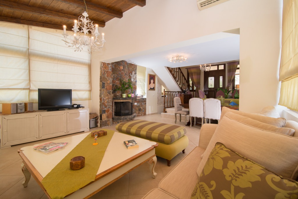 Stylish Modern Home With Views Of Spinalonga Island