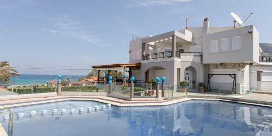 Seaside villa for sale in Stavros Chania