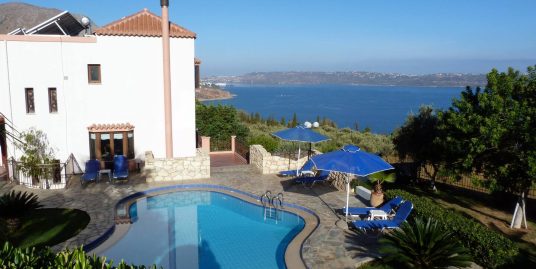 Villa with a pool & panoramic Souda Bay view near Kalami