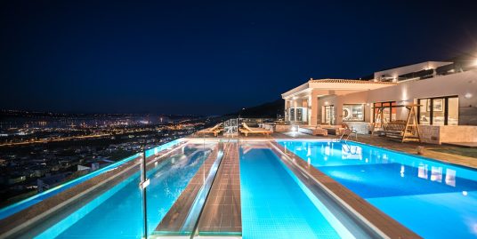 Luxurious modern villa with pool, jacuzzi & stunning panoramic views in Tsikalaria