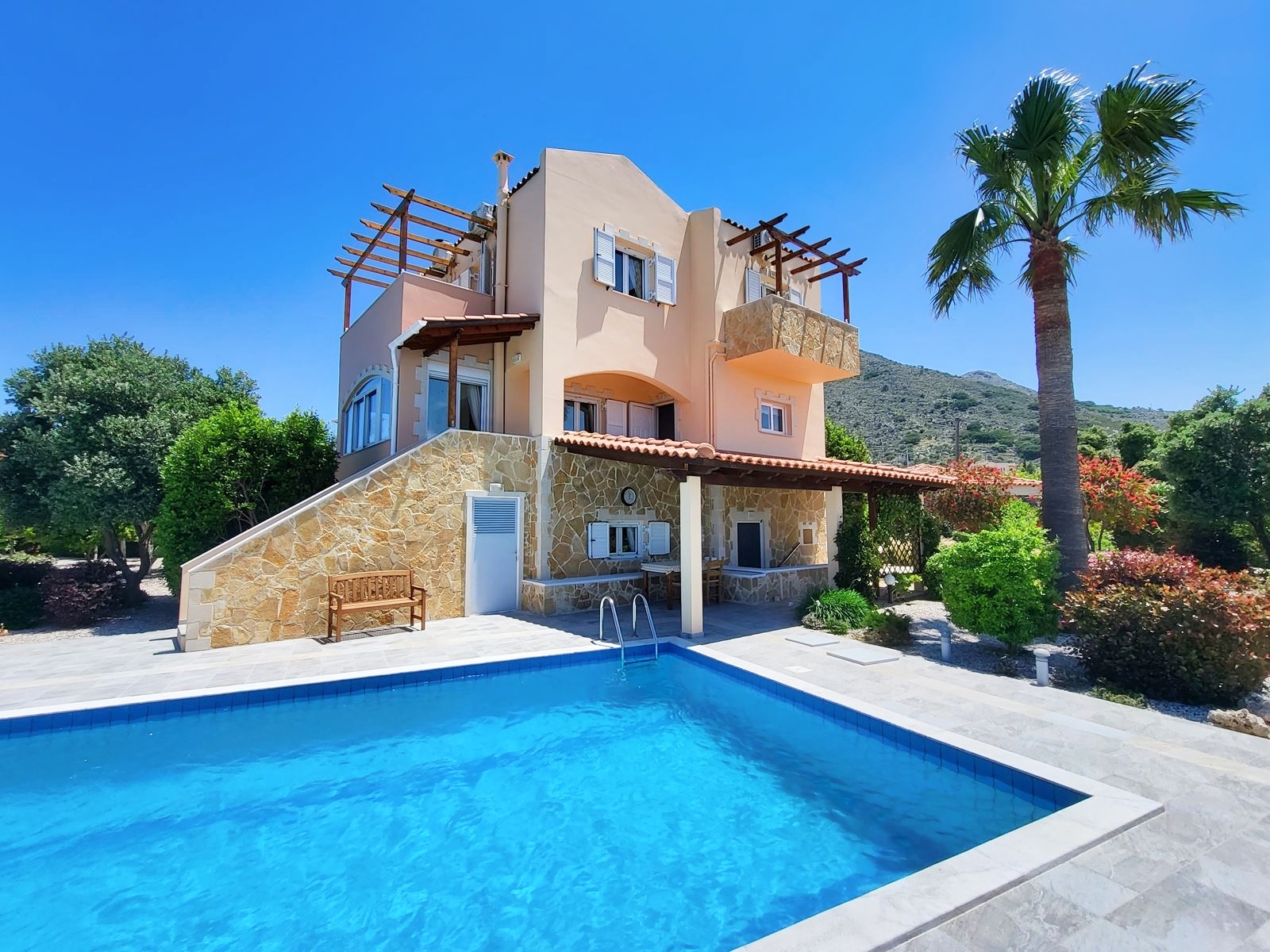 Detached 5-bedroom villa with pool, stunning sea & panoramic White Mountains views in Kokkino Chorio