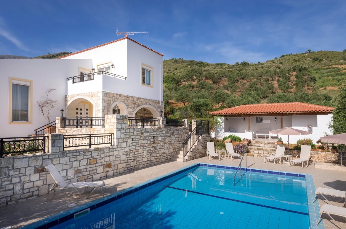 Luxury 5-bedroom Villa with pool, sea & mountains views near Georgioupoli