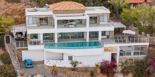 Villa For sail in Ellinika Agios Nikolaos