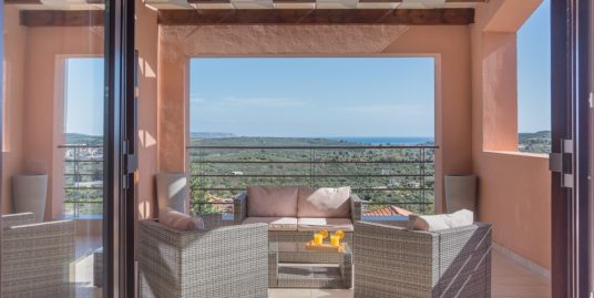 Detached Modern Villa with Pool – Neo Chorio