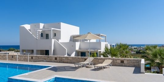 3 Bed 2 Bath Villa Located with in Walking Distance to The Beach