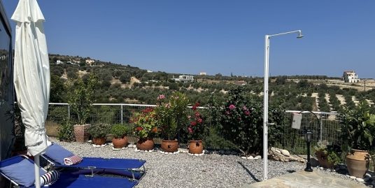 Charming Apartment with Shared Pool and sea View