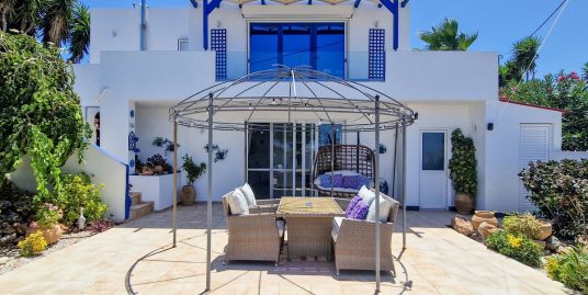 Detached Villa with Sea Views & Shared Pool