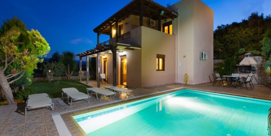 3 Bed 2 Bath Villa Located in The Village of Roumeli