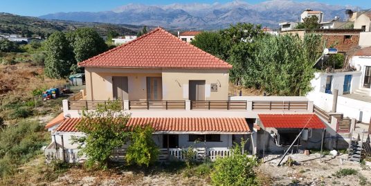 Two-bedroom ground floor apartment with a spacious plot