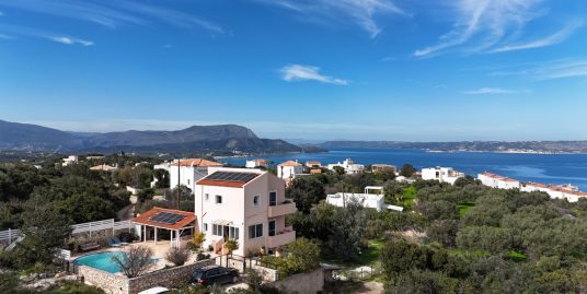 Spacious Detached Villa with Pool